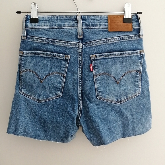 Levi's Premium Denim 721 High Rise Cut Off Denim Jean Shorts Raw Hem 25 (0) - Picture 3 of 15